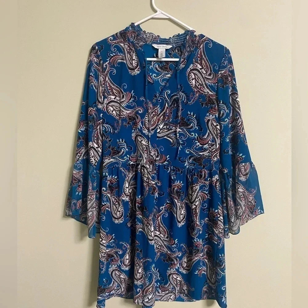 White House Black Market Blue Paisley Mock Neck Bell Sleeves WHBM Medium M